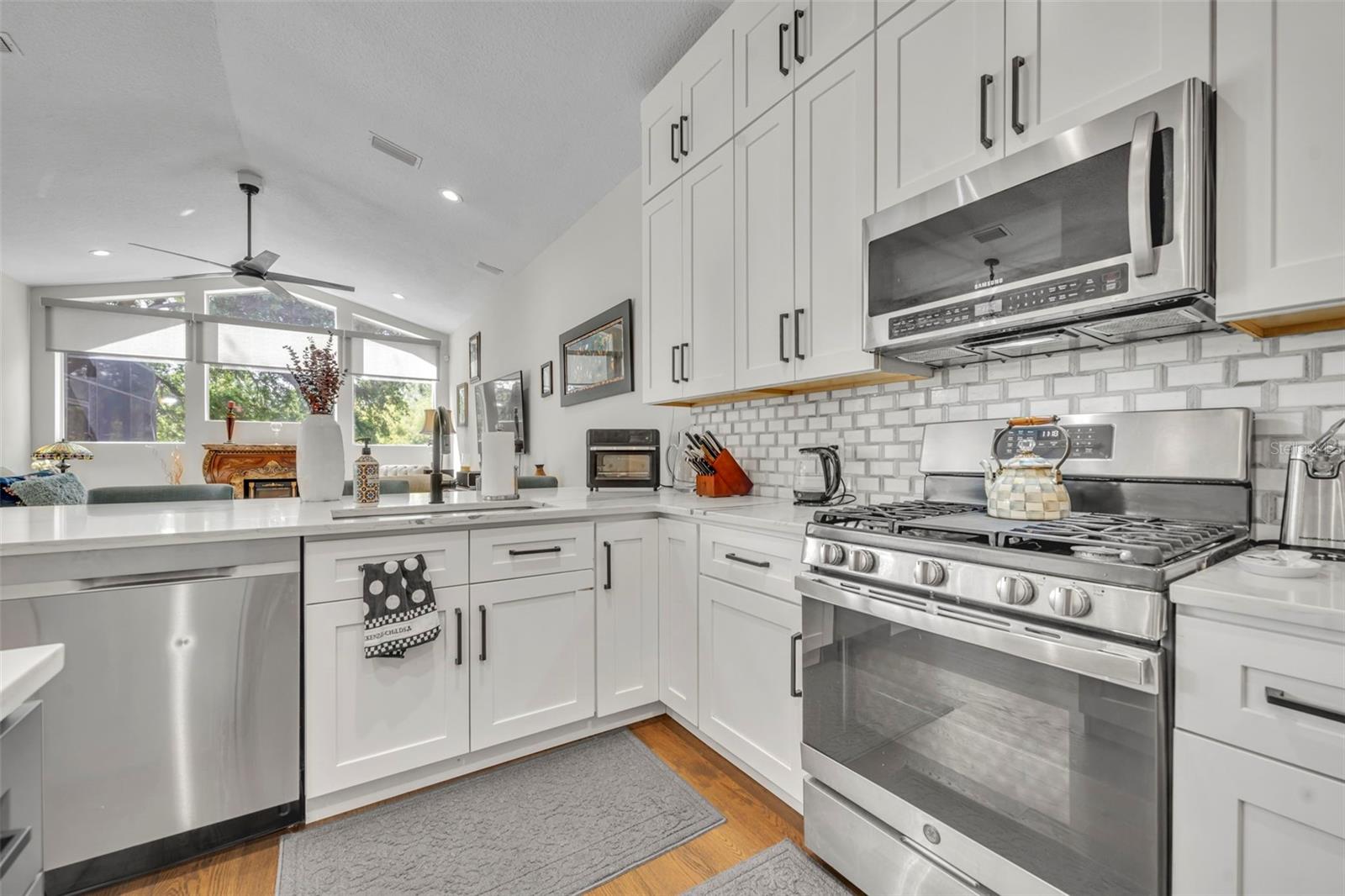 SUNSET LAKES - Residential