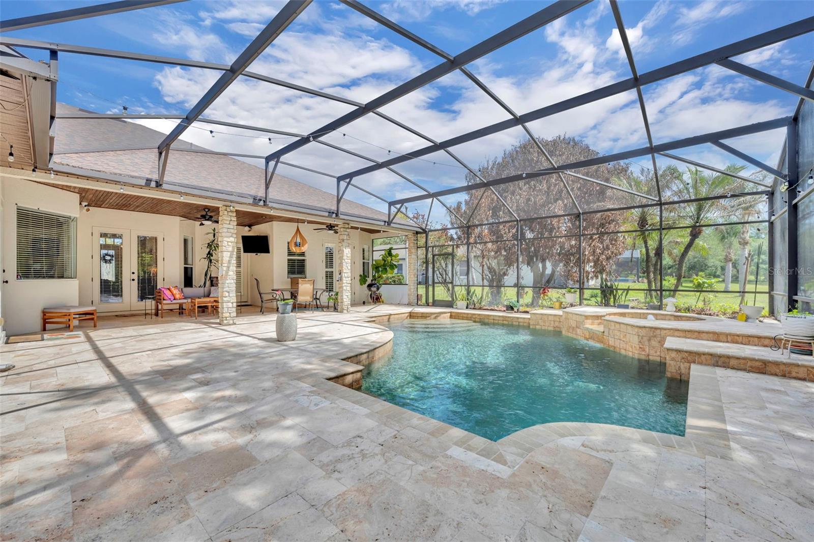 SUNSET LAKES - Residential