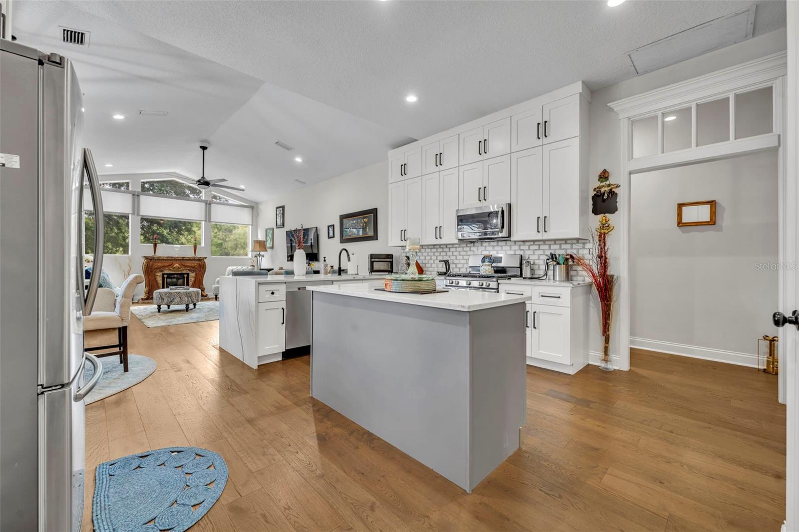 SUNSET LAKES - Residential