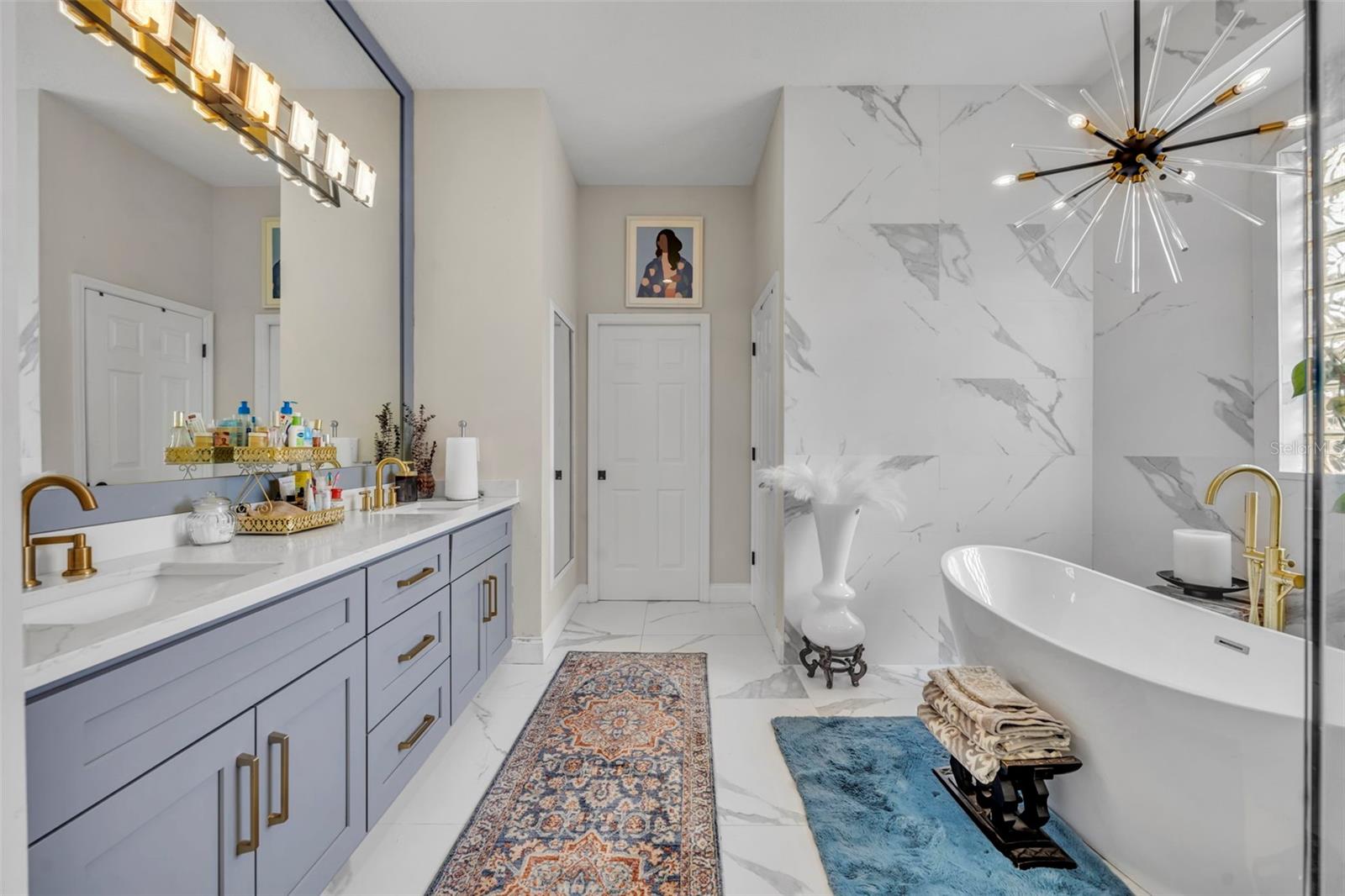 SUNSET LAKES - Residential