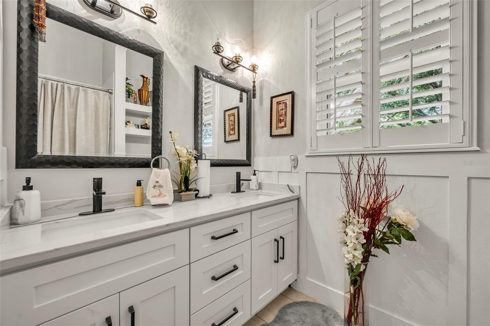 SUNSET LAKES - Residential