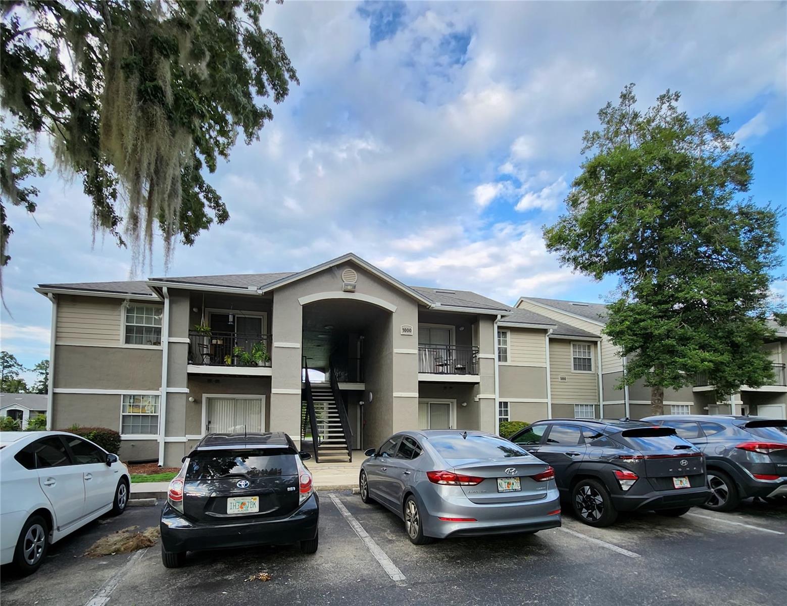 Great little 1 bedroom 1 bath condo in Windsor Park. Ground floor unit with no carpeting, freshly painted, move in ready. Windsor Park is located on a bus line and is close proximity to UF, Shands, the VA, shopping and restaurants. Amenities include a great gym, beautiful resort-style pool, tennis and basketball courts.