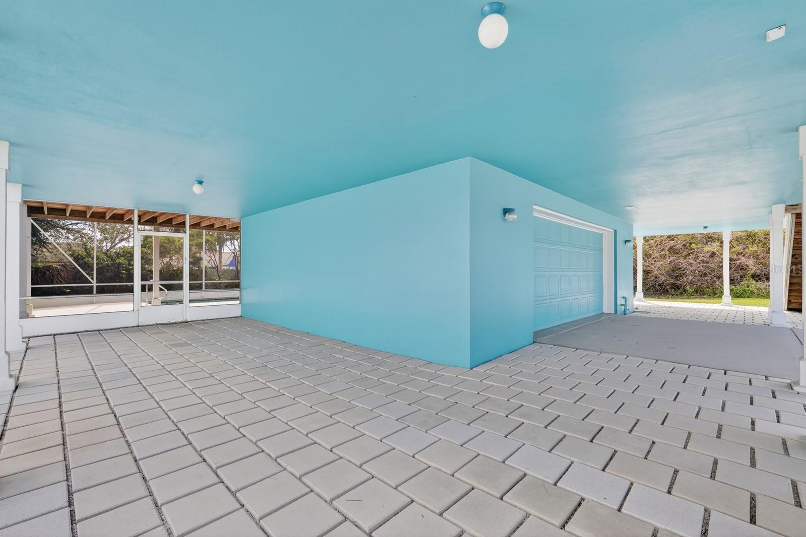 49 LOGGERHEAD COURT