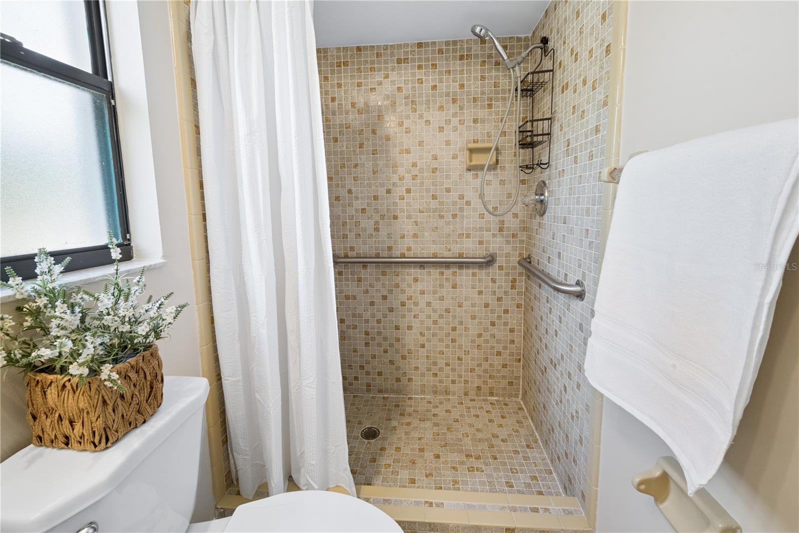 LAKEVIEW HIGHLANDS - Residential