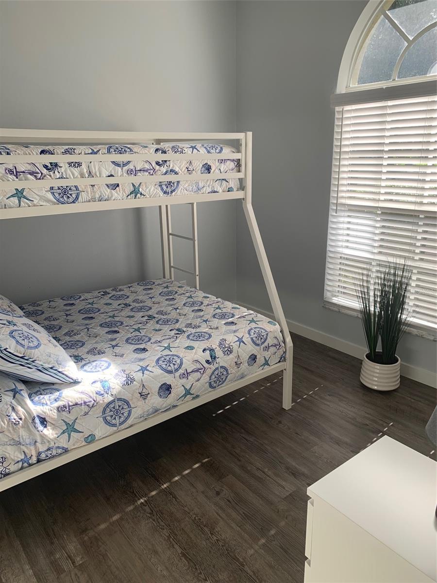 RANDOM OAKS PH 02 UNIT 01 - Residential Lease