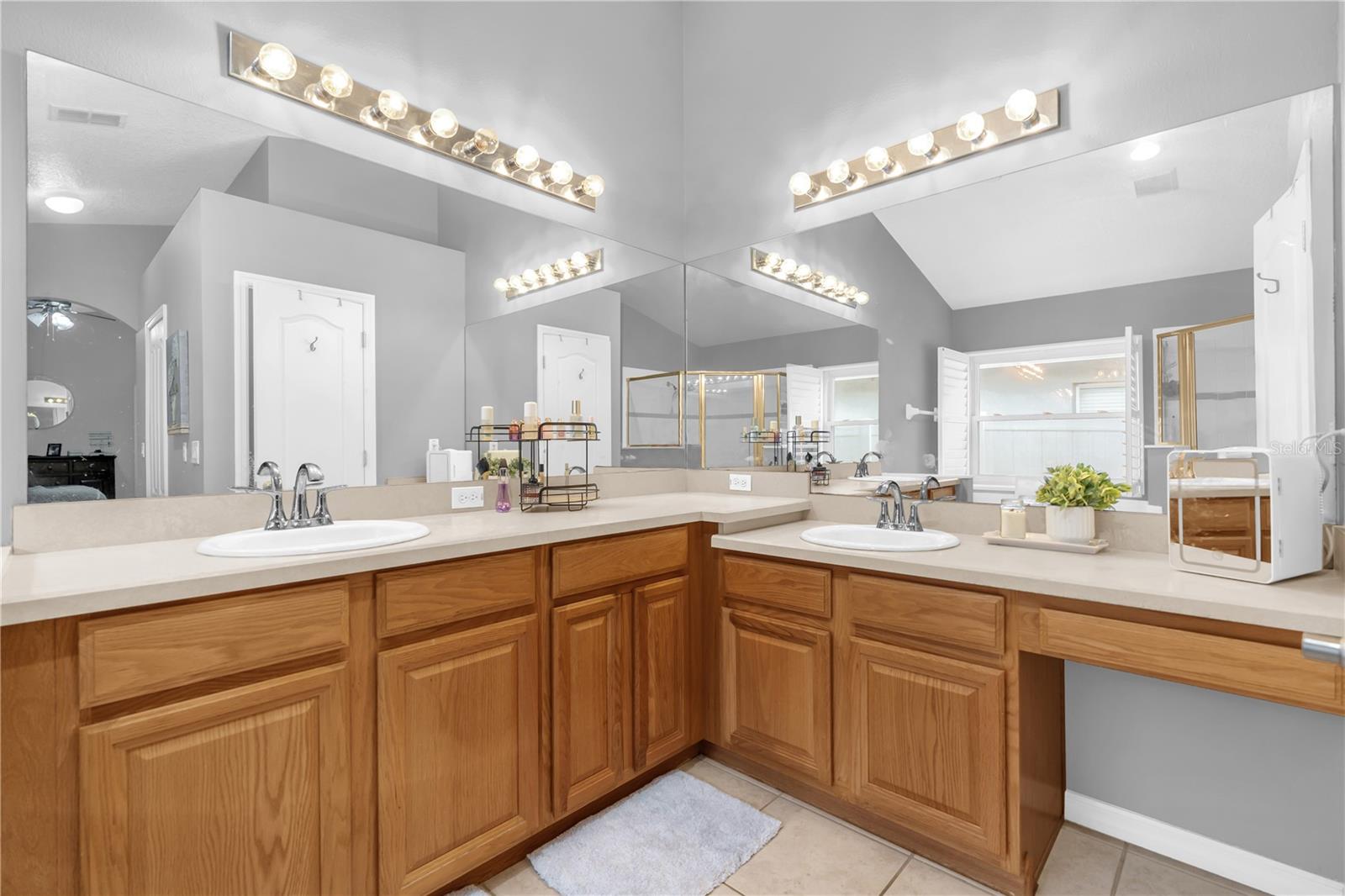 ROYAL OAKS - Residential