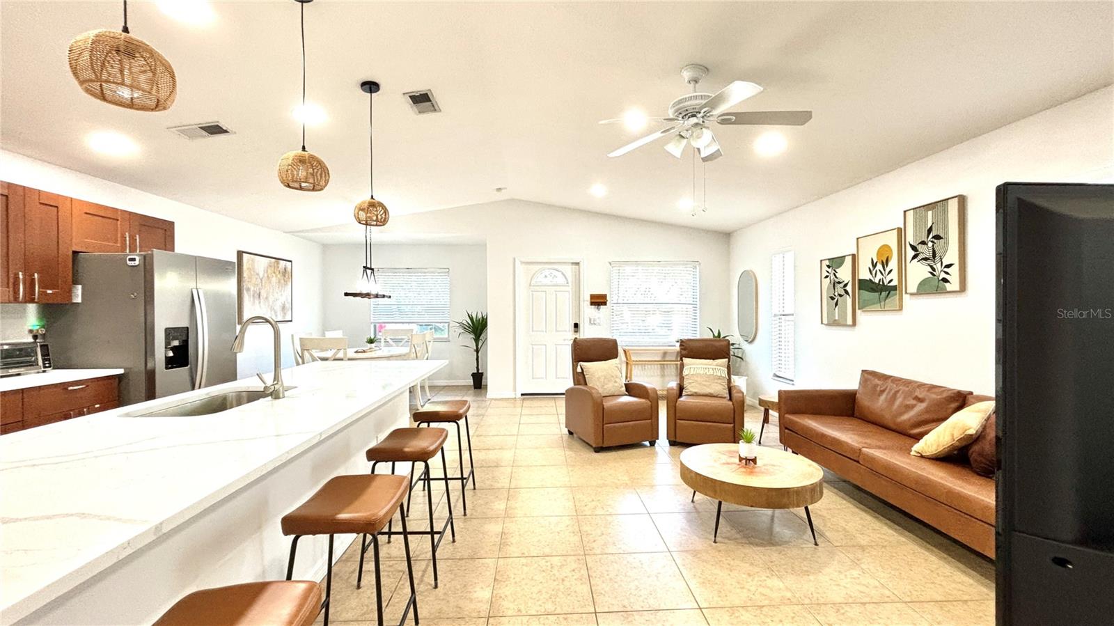 RUSTIC LODGE 2 - Residential Lease