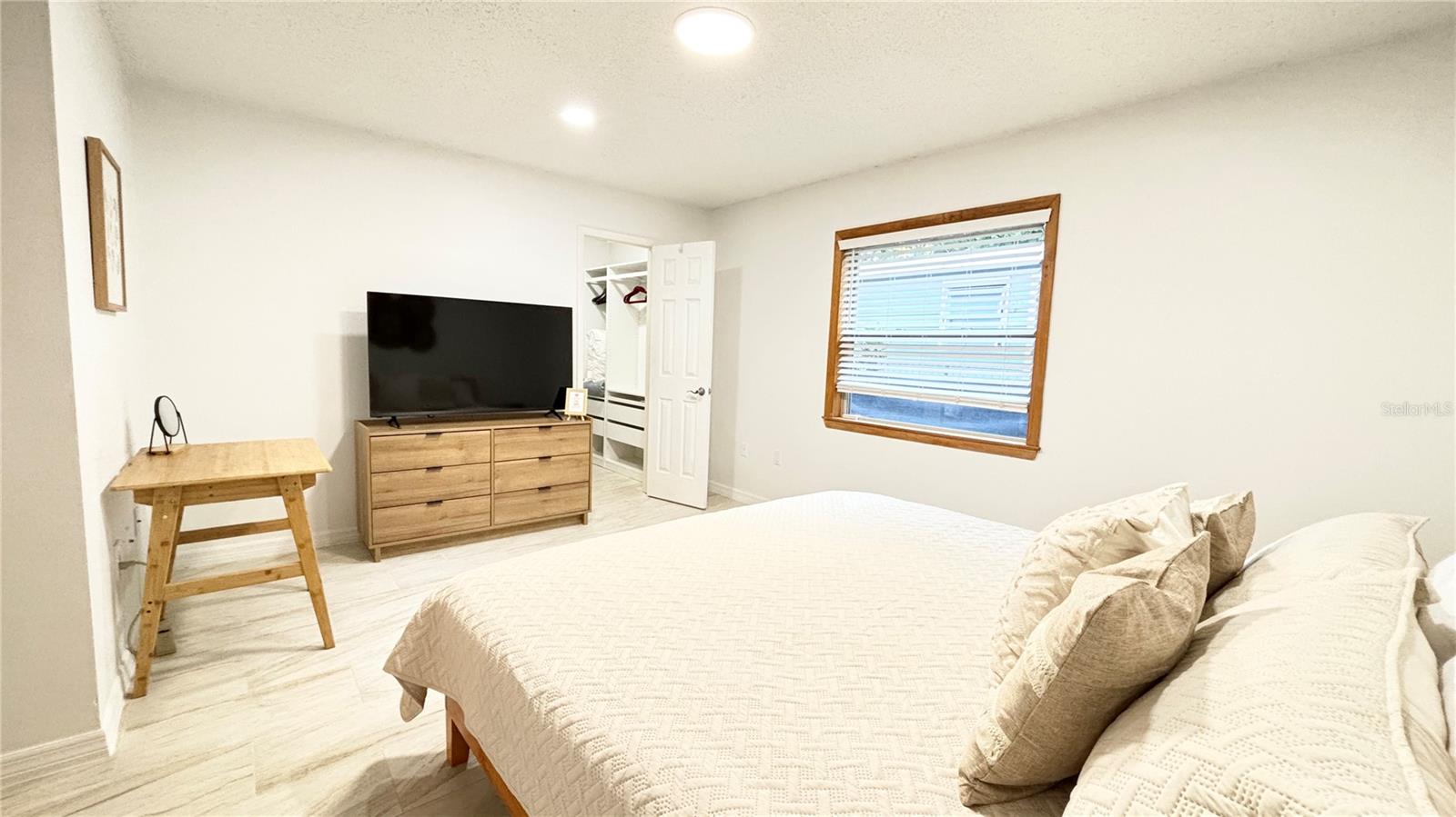 RUSTIC LODGE 2 - Residential Lease