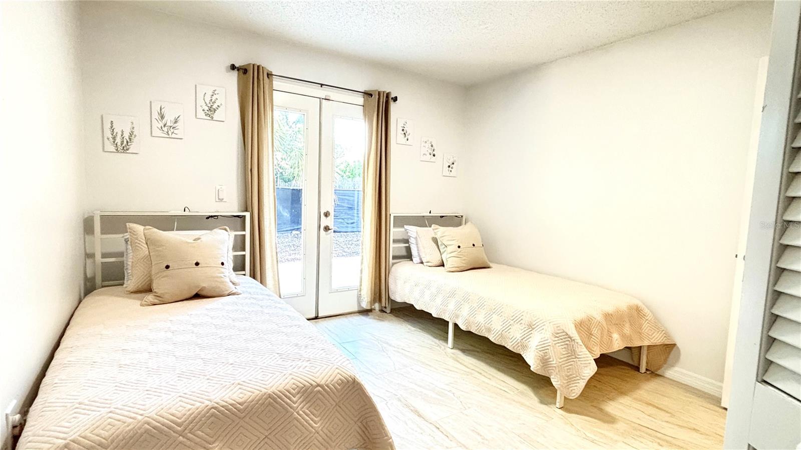 RUSTIC LODGE 2 - Residential Lease