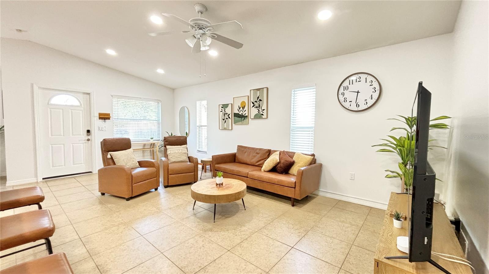 RUSTIC LODGE 2 - Residential Lease