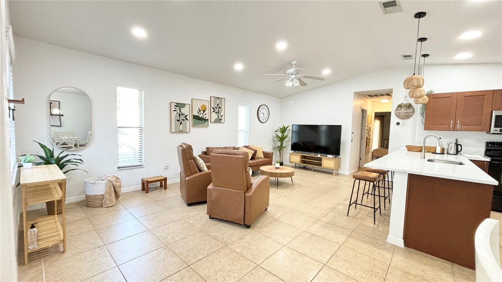 RUSTIC LODGE 2 - Residential Lease
