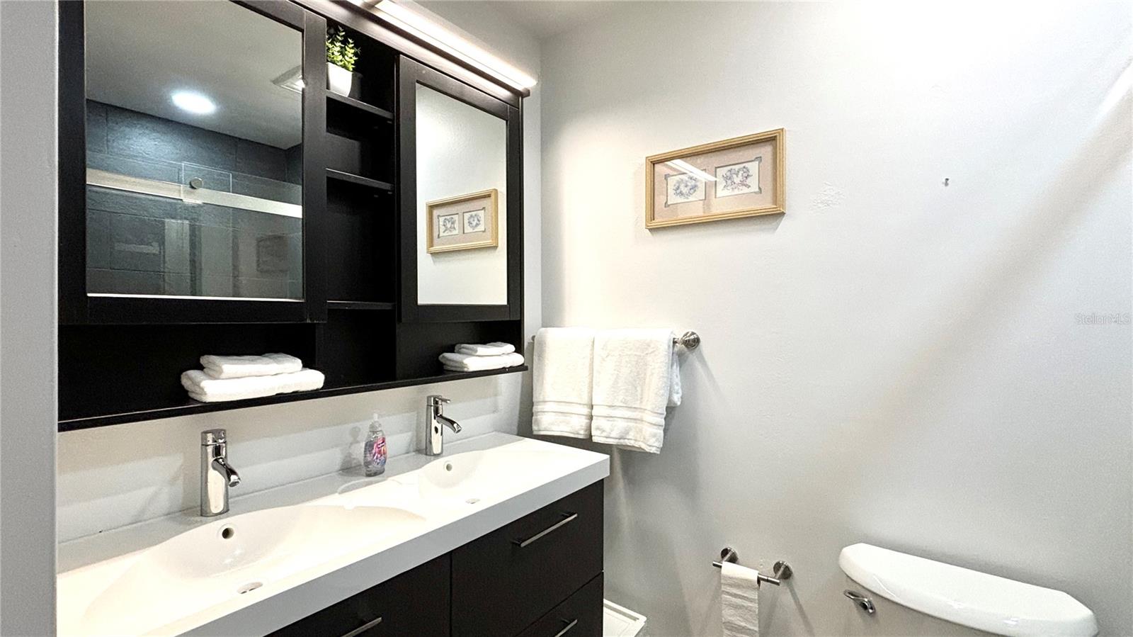 RUSTIC LODGE 2 - Residential Lease