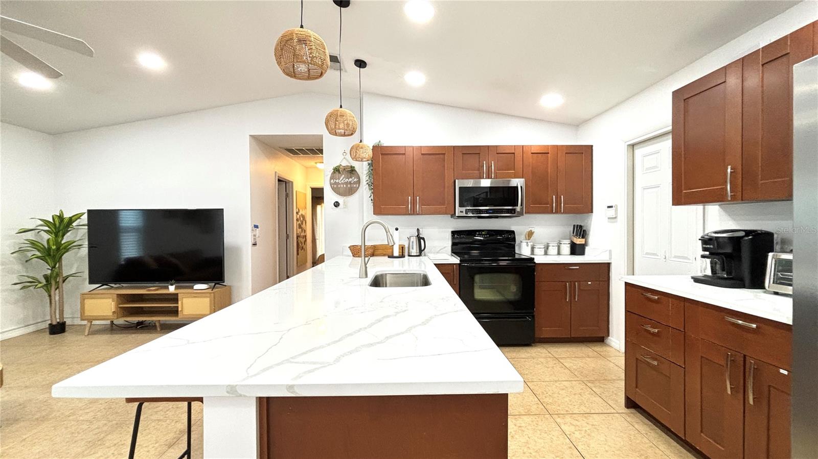 RUSTIC LODGE 2 - Residential Lease