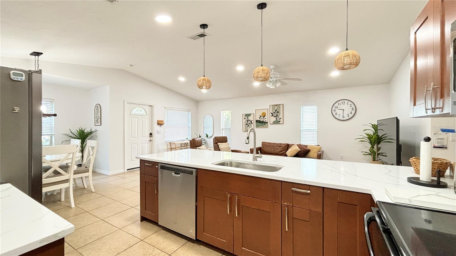RUSTIC LODGE 2 - Residential Lease