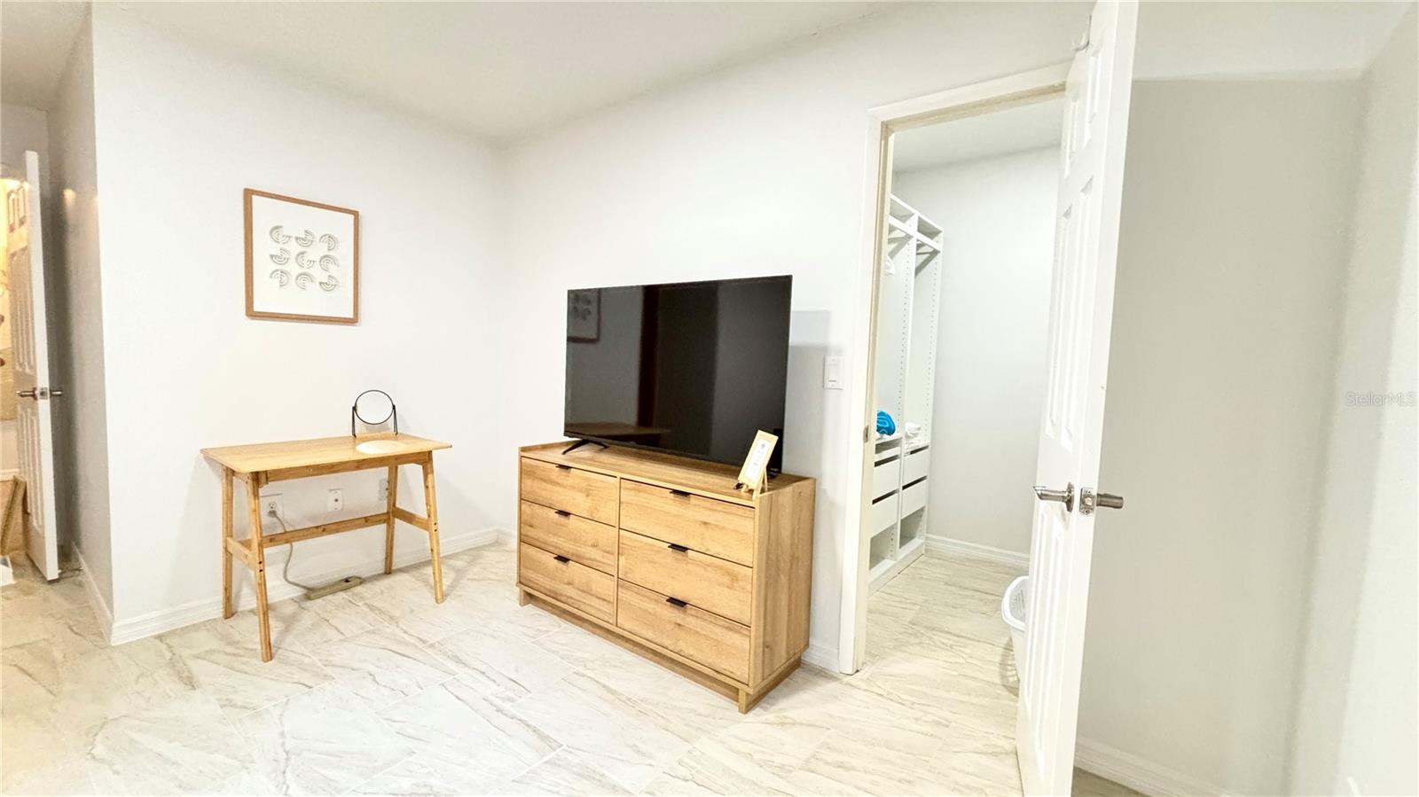 RUSTIC LODGE 2 - Residential Lease