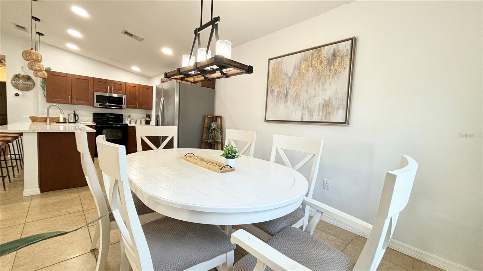 RUSTIC LODGE 2 - Residential Lease