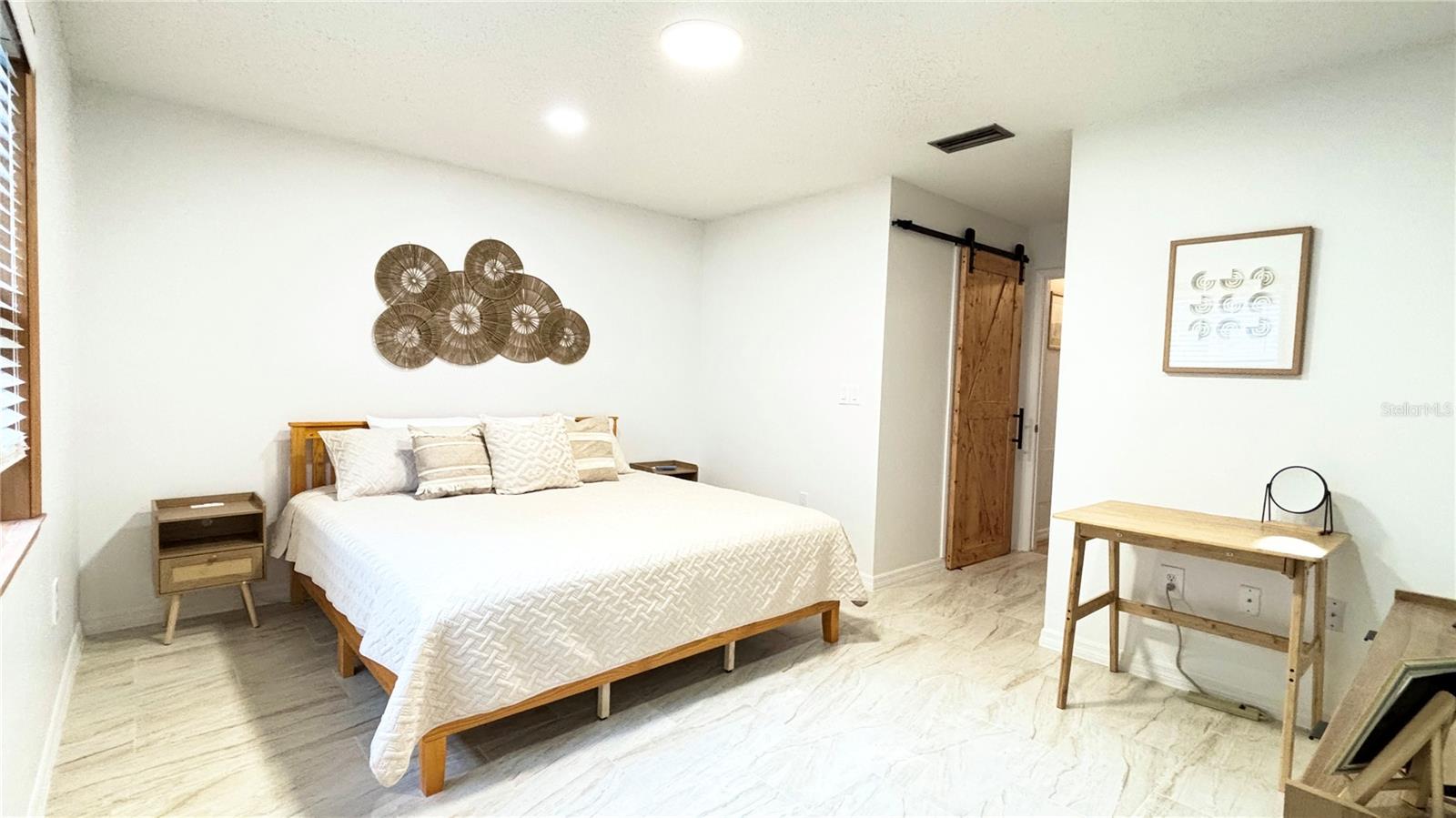 RUSTIC LODGE 2 - Residential Lease