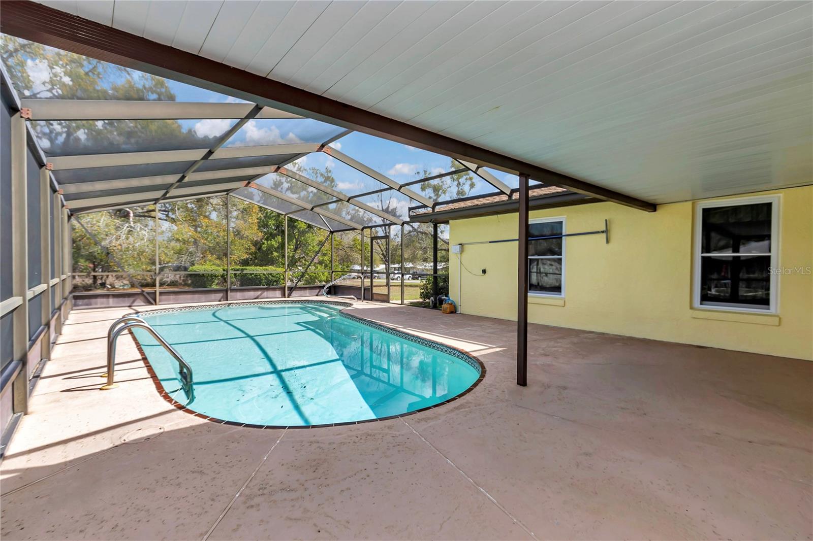 RAINBOW S END ESTATE - Residential