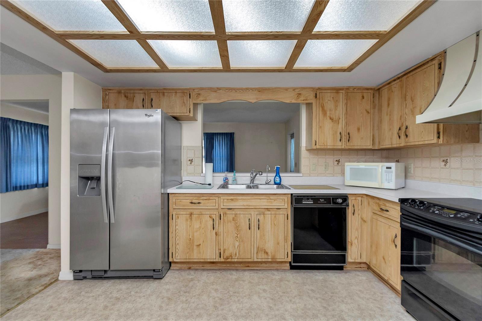 RAINBOW S END ESTATE - Residential