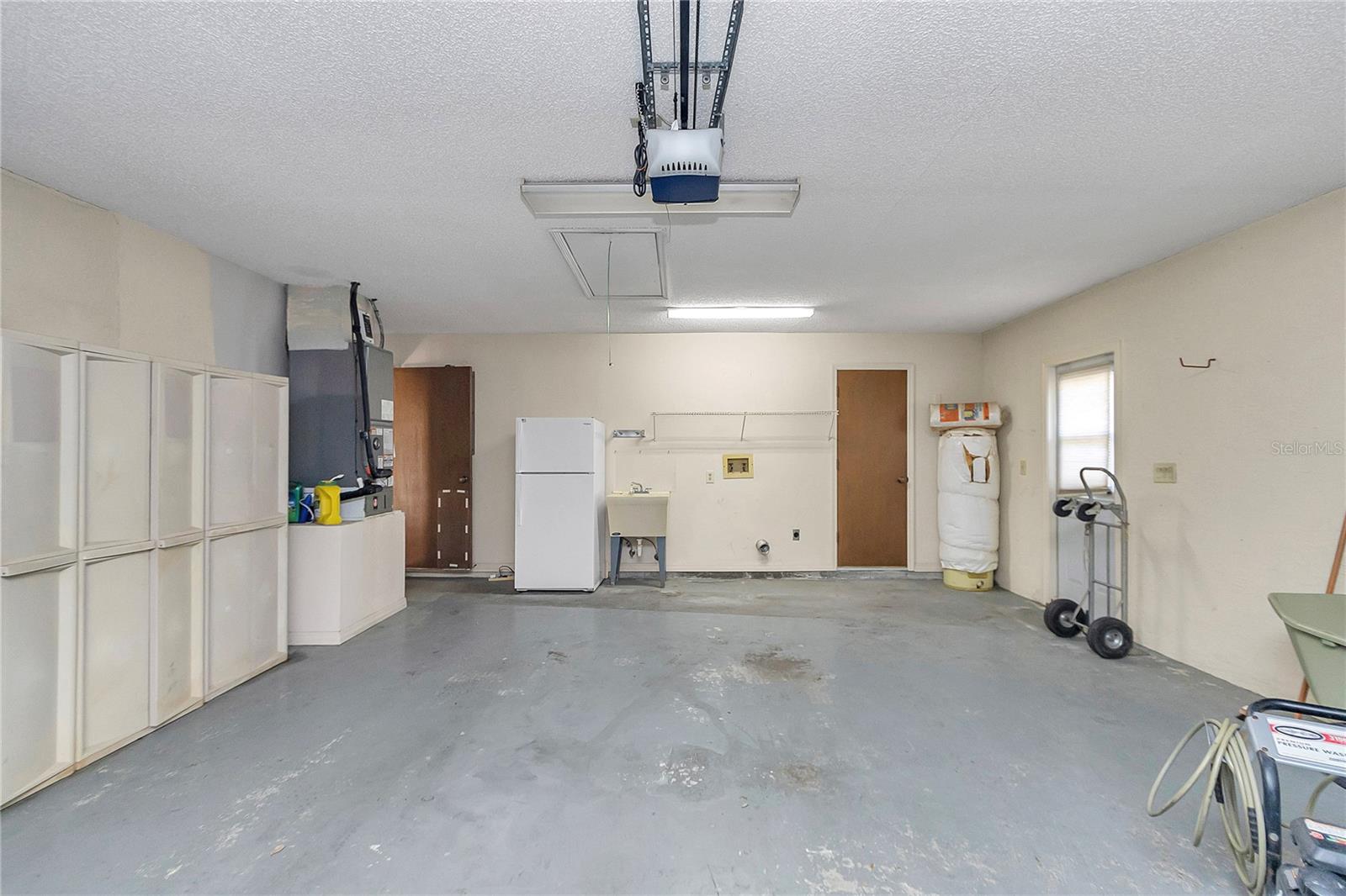 RAINBOW S END ESTATE - Residential