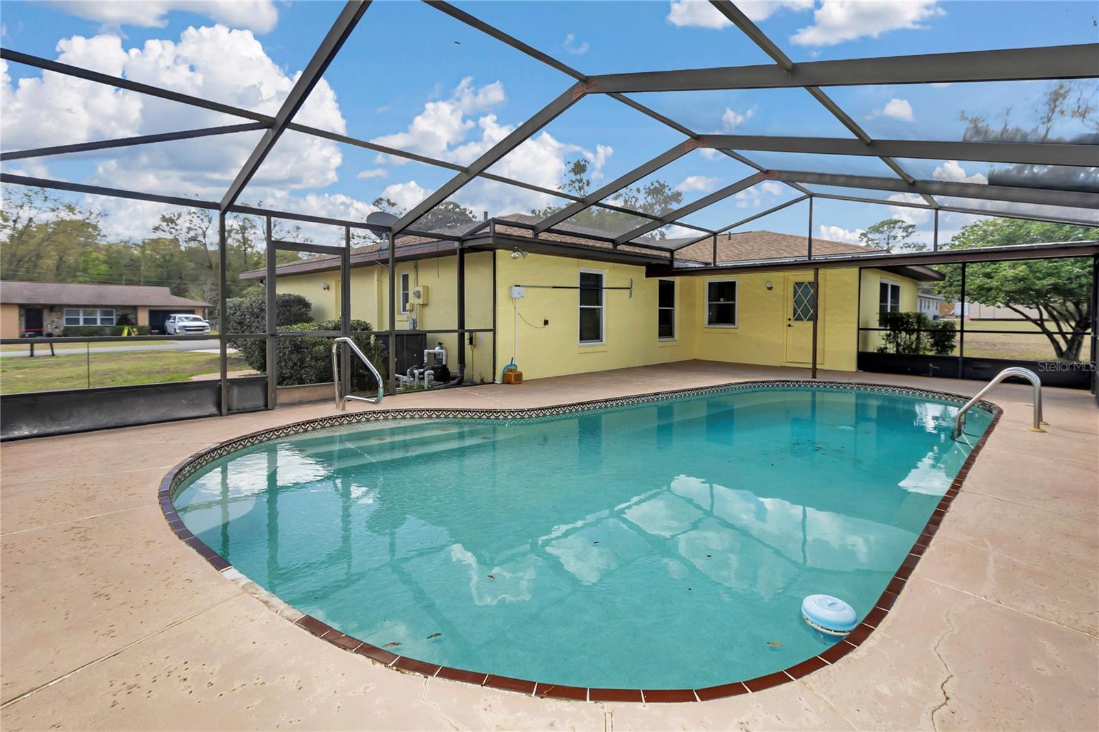 RAINBOW S END ESTATE - Residential