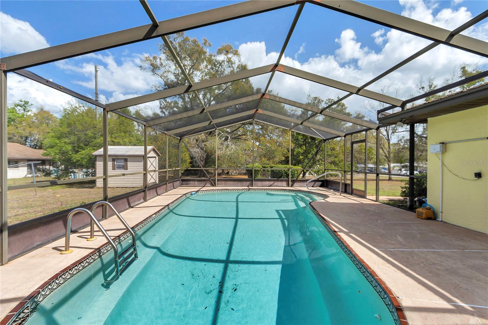 RAINBOW S END ESTATE - Residential