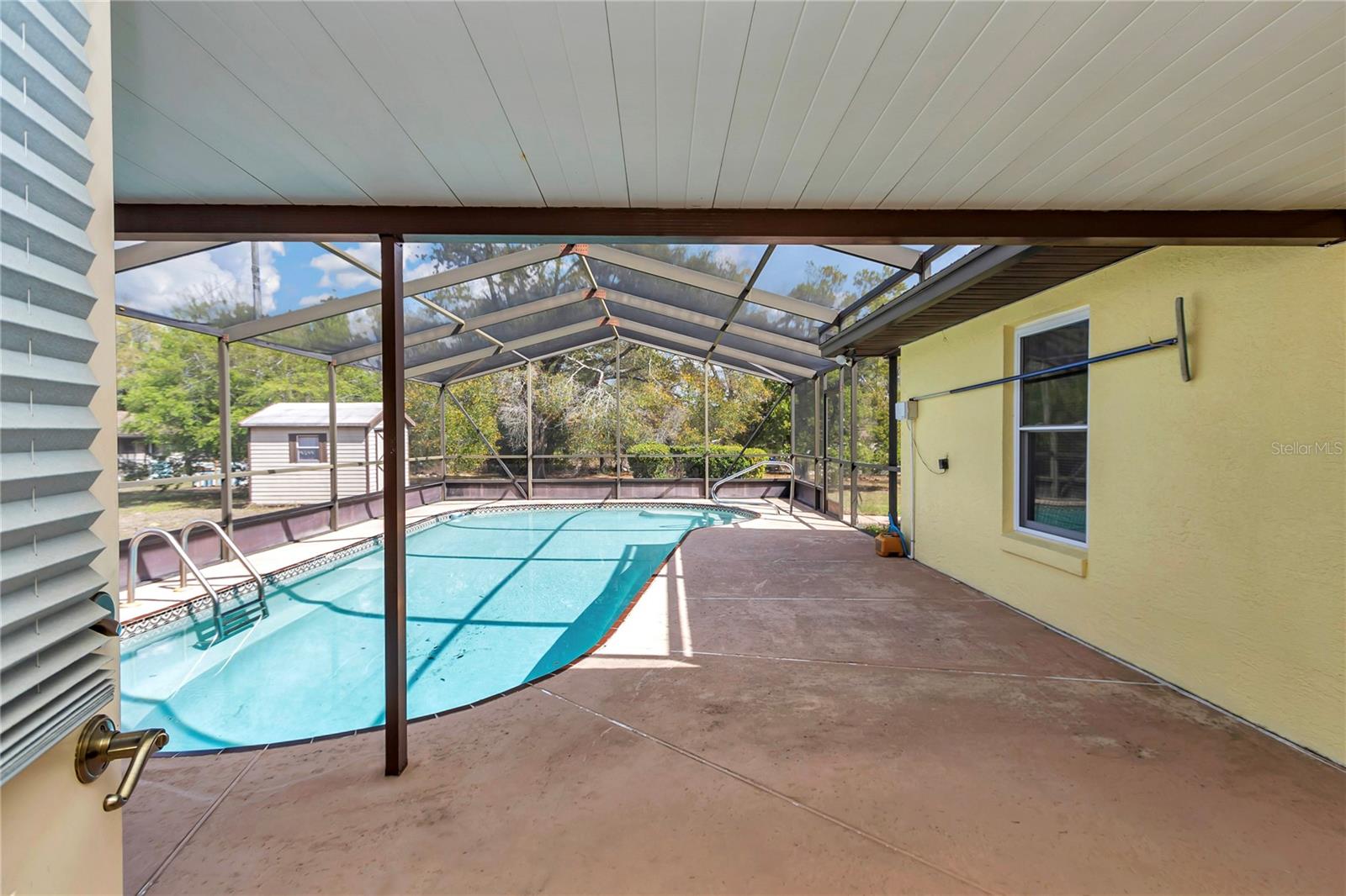 RAINBOW S END ESTATE - Residential