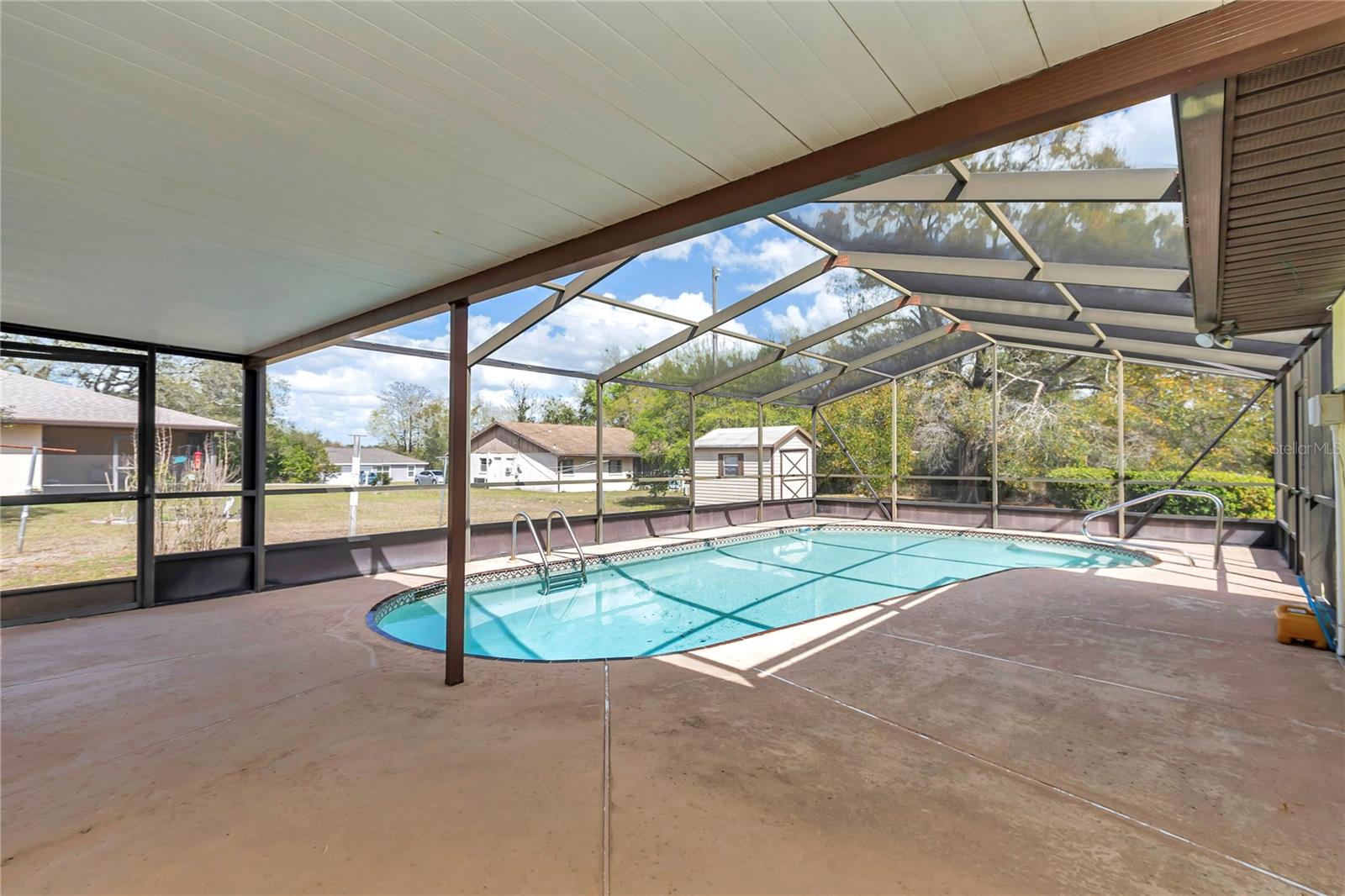 RAINBOW S END ESTATE - Residential