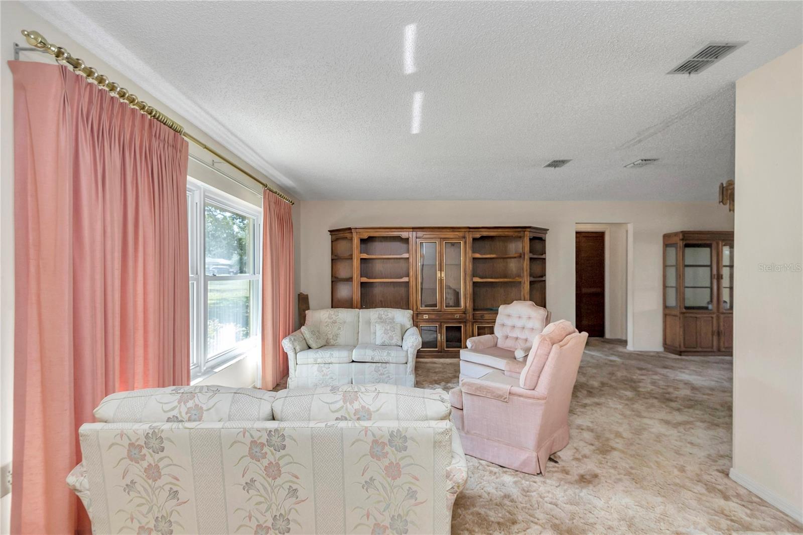 RAINBOW S END ESTATE - Residential