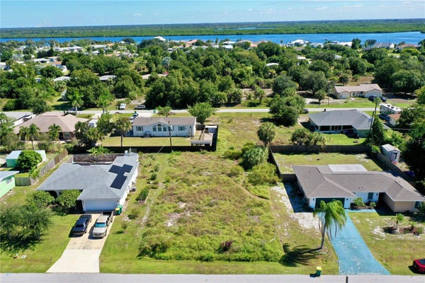 3066 PERDUE TER, PUNTA GORDA, FL 33983 - Image f9e43e7ea0c7e236ba99d1e49da04a8c/3995470928
