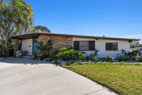 Photo of 1600 Delaware Avenue NE, St Petersburg, FL 33703 (MLS # TB8438570)