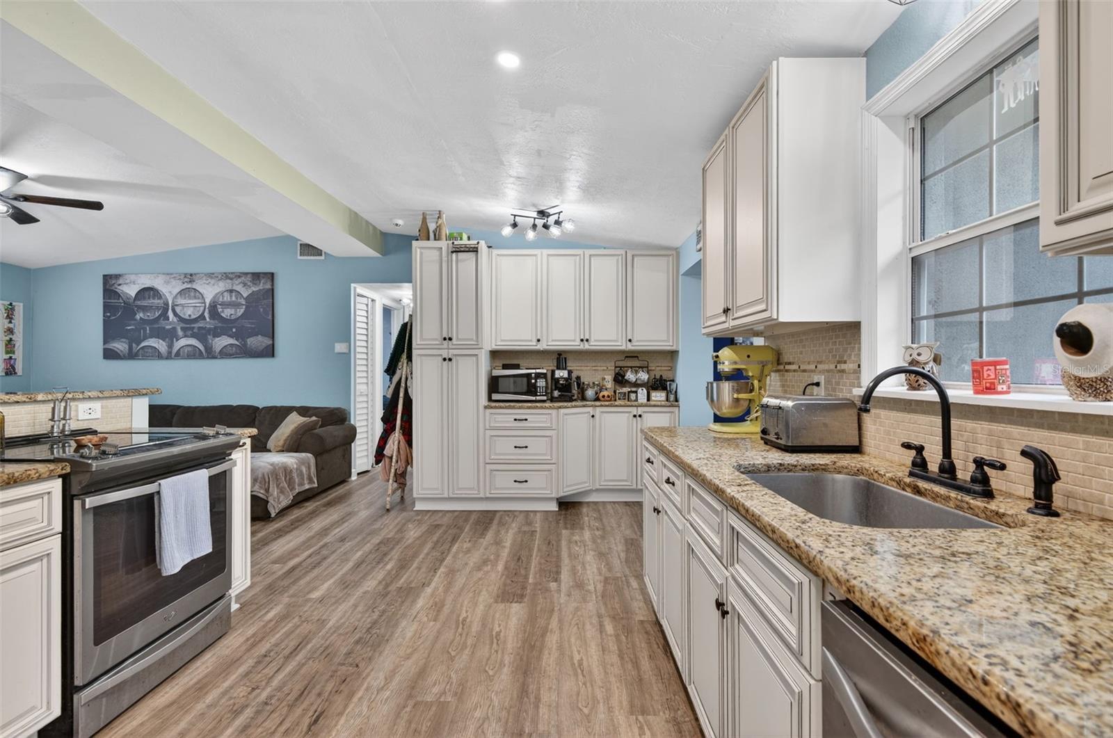 EAST BAY ESTATES - Residential