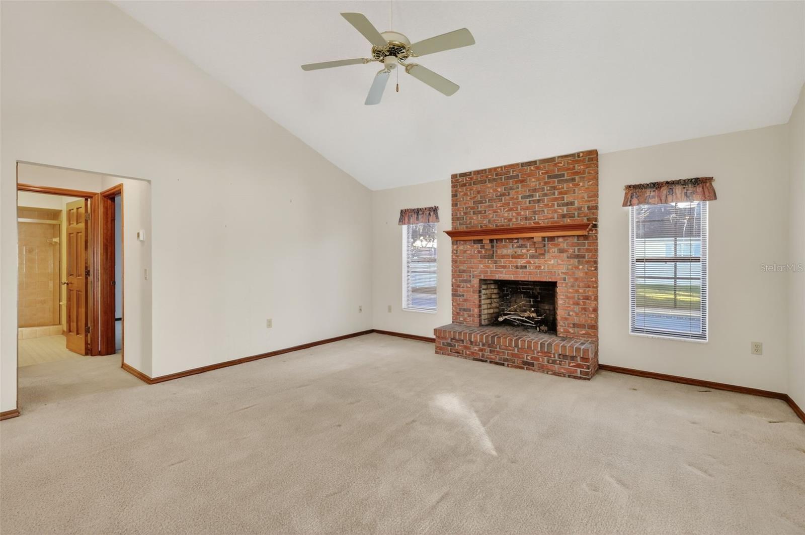 PARK PLACE ON LAKE JOANNA - Residential