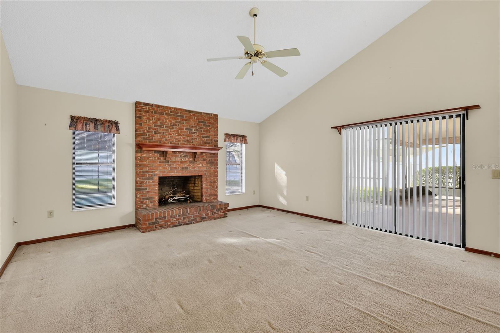 PARK PLACE ON LAKE JOANNA - Residential