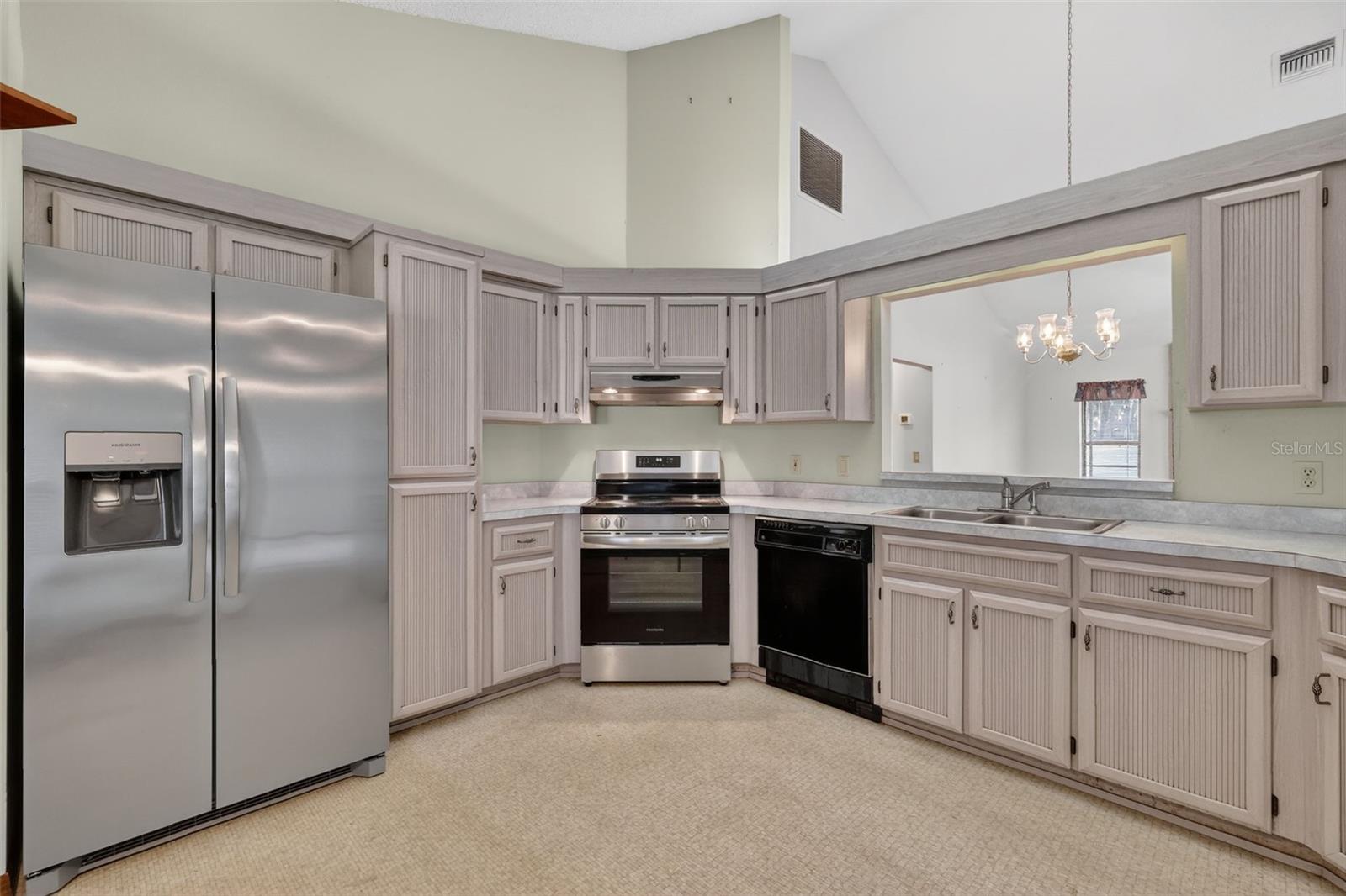 PARK PLACE ON LAKE JOANNA - Residential