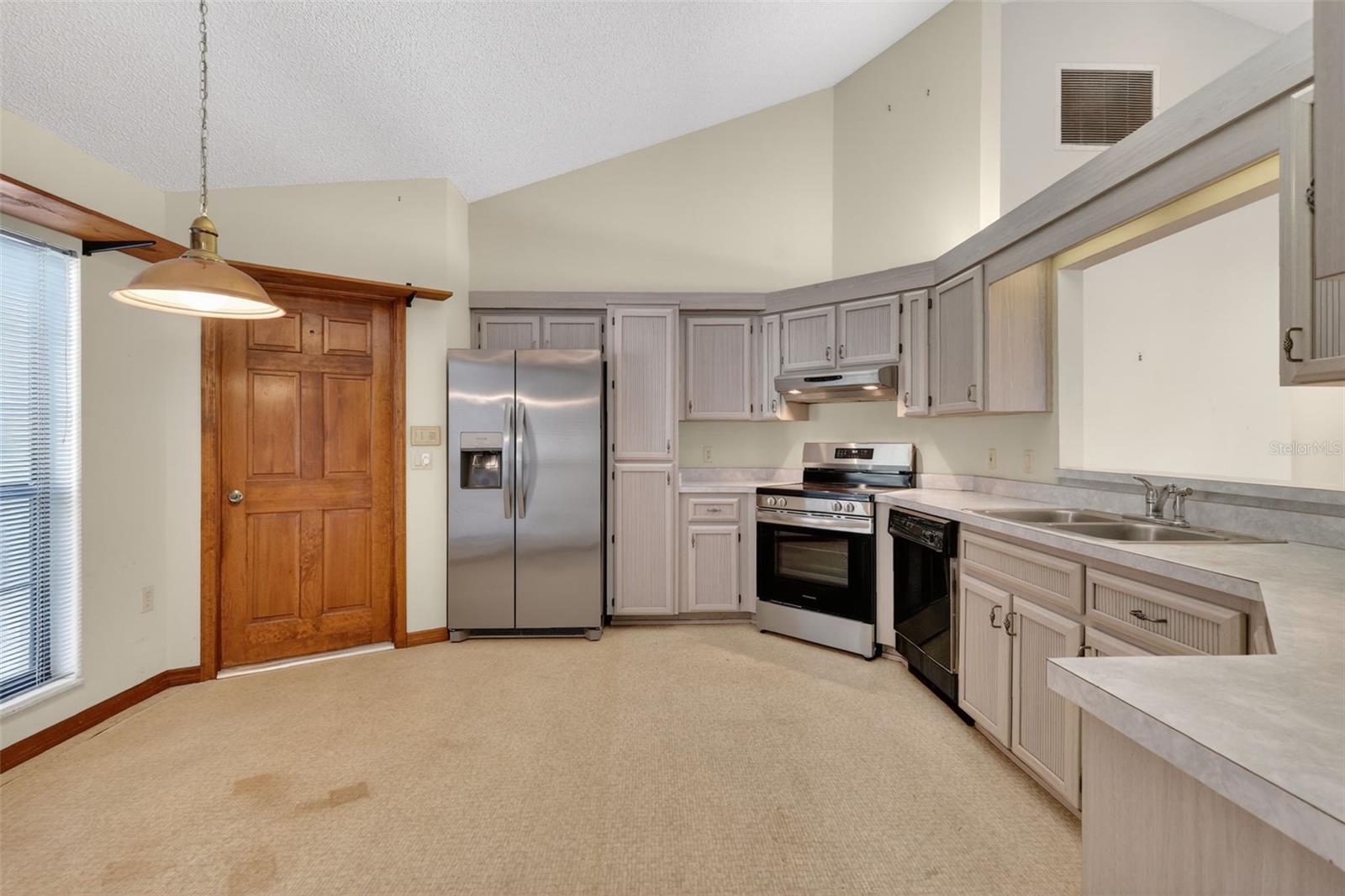 PARK PLACE ON LAKE JOANNA - Residential