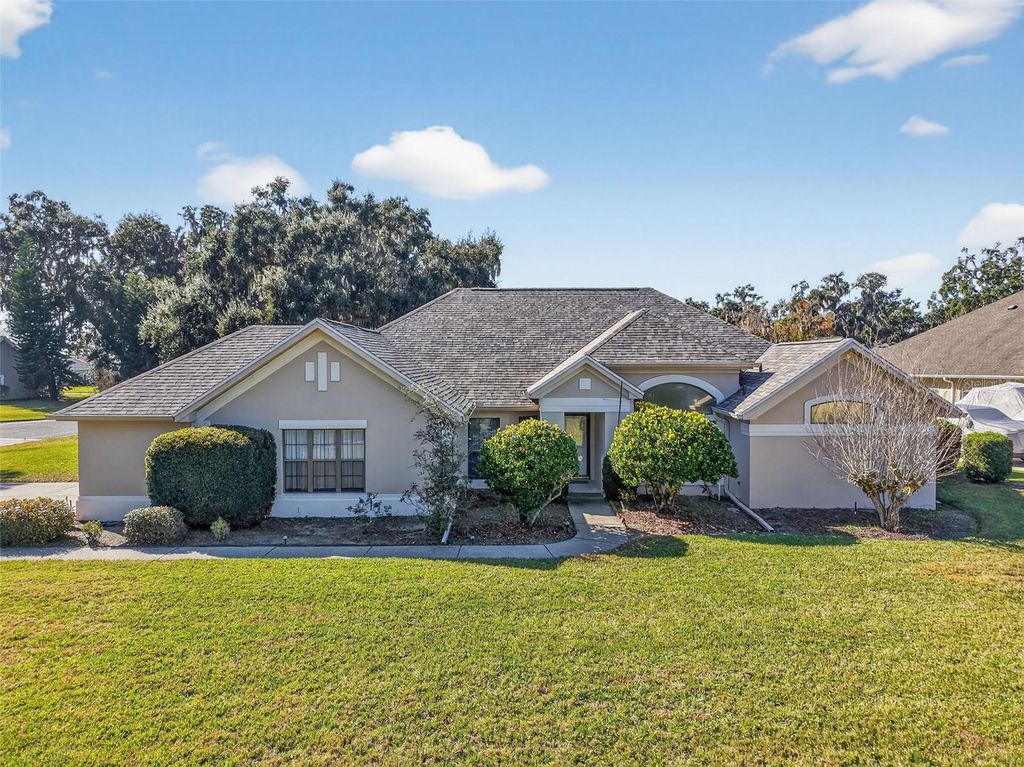 Photo of 19200 Park Place Boulevard, Eustis, FL 32736 (MLS # G5105264)