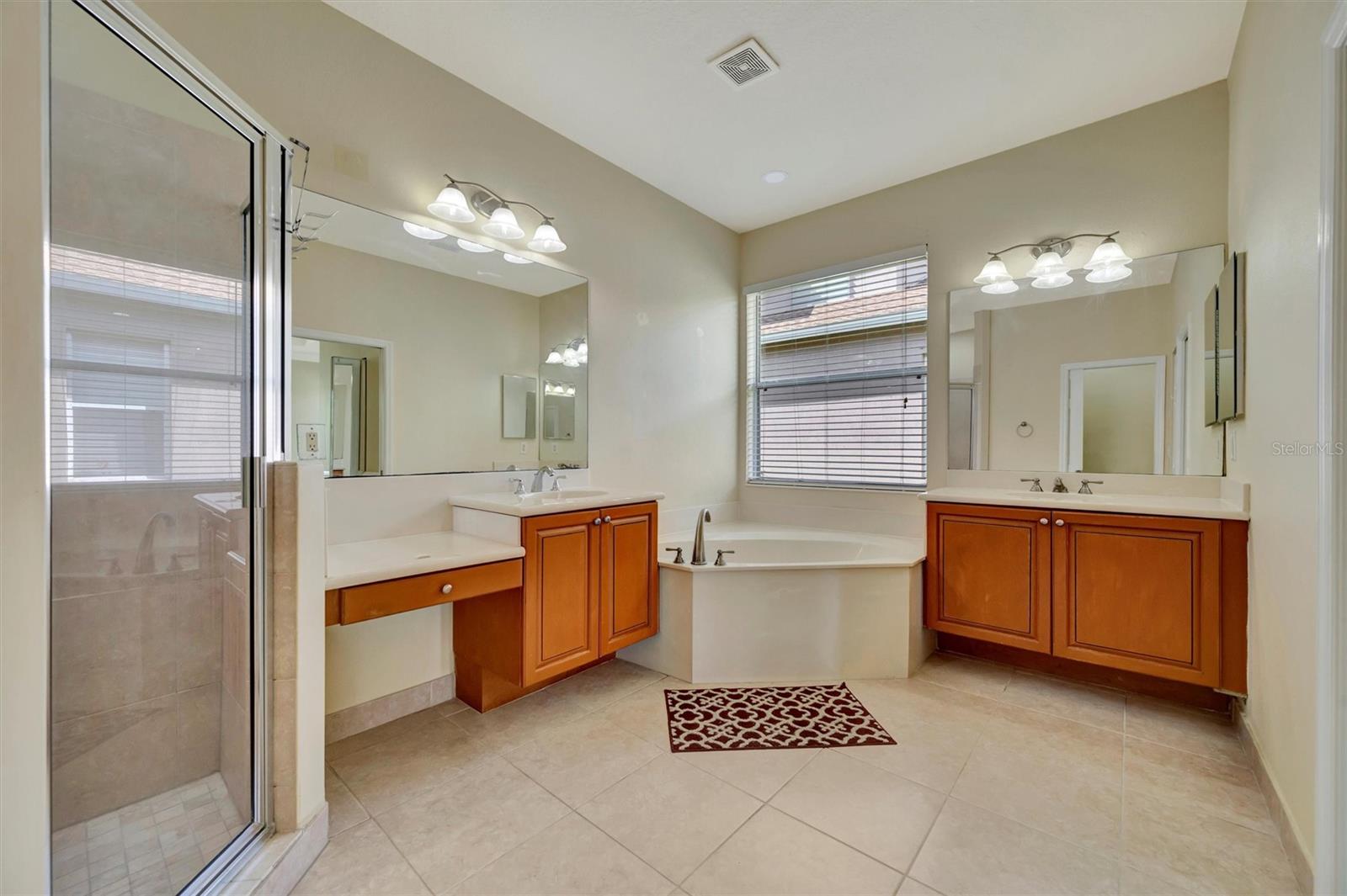 CASCADES AT SARASOTA PH II - Residential Lease