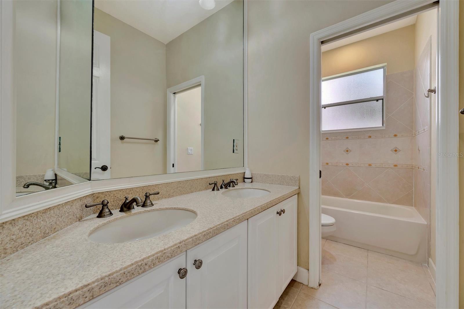 CASCADES AT SARASOTA PH II - Residential Lease