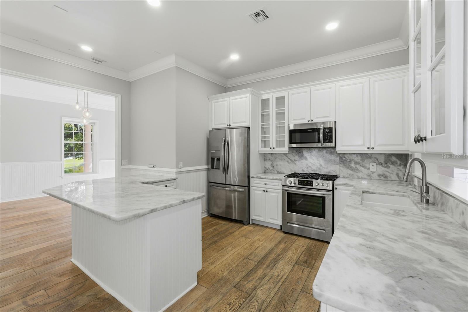 CELEBRATION LAKE EVALYN - Residential Lease