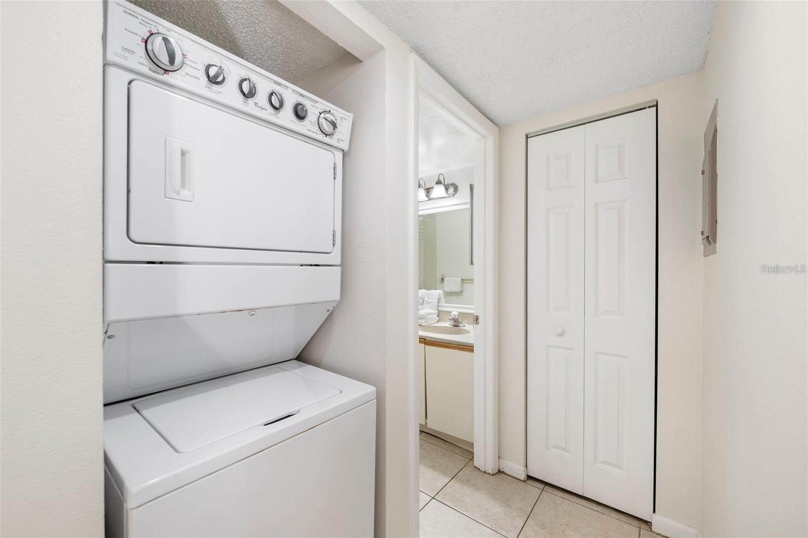 SHOREWALK BATH & TENNIS CLUB 21 - Residential