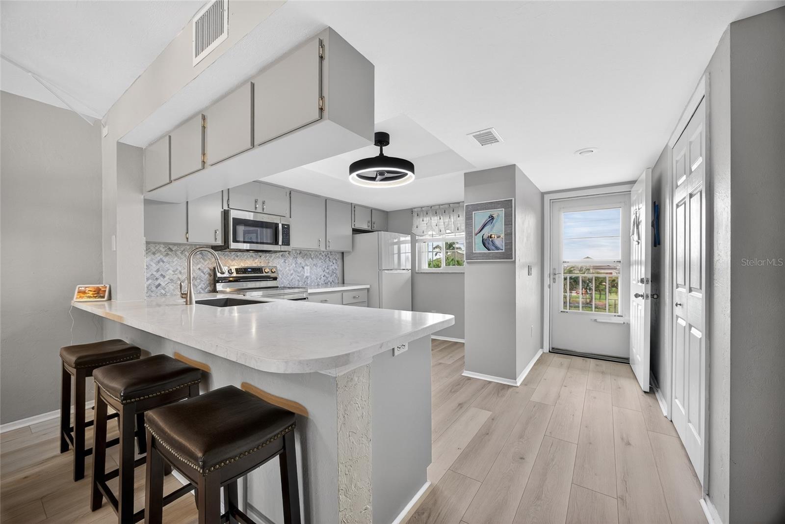 LAKES EDGE PH 03 - Residential