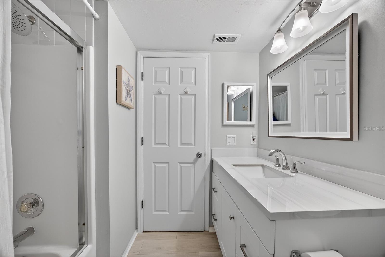 LAKES EDGE PH 03 - Residential