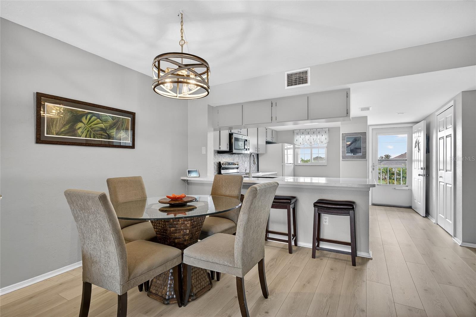 LAKES EDGE PH 03 - Residential