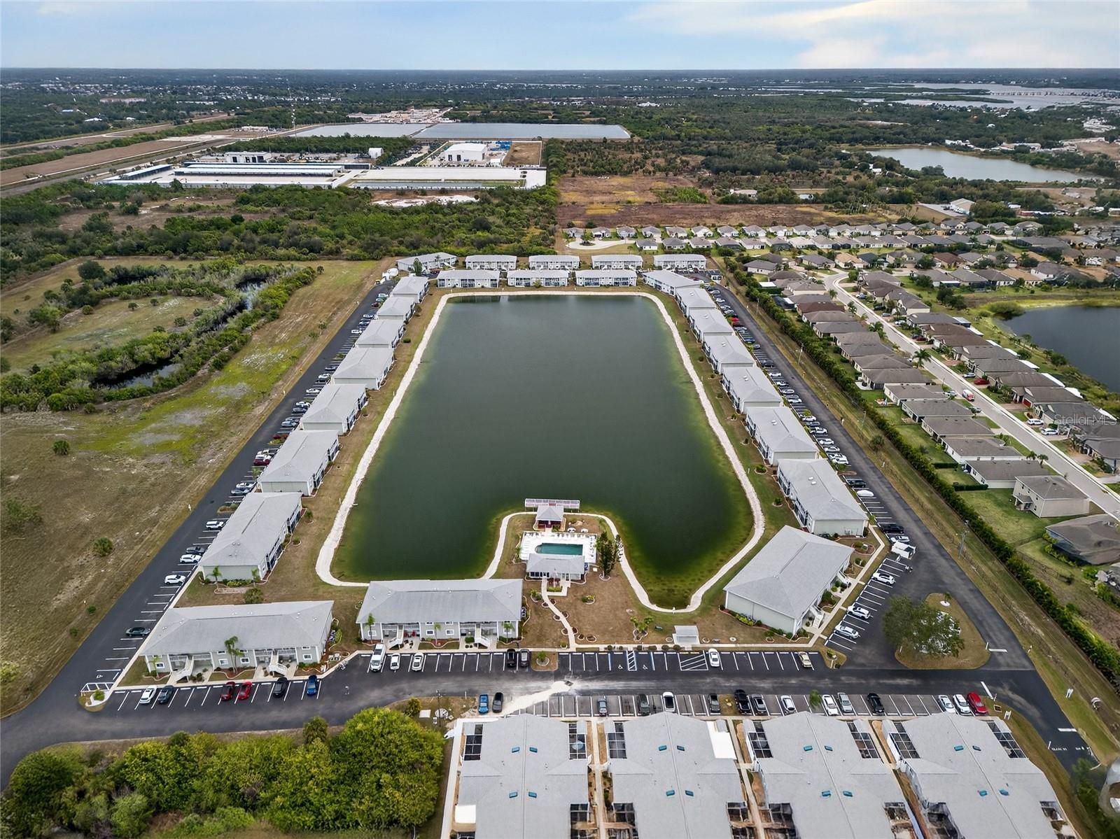 LAKES EDGE PH 03 - Residential