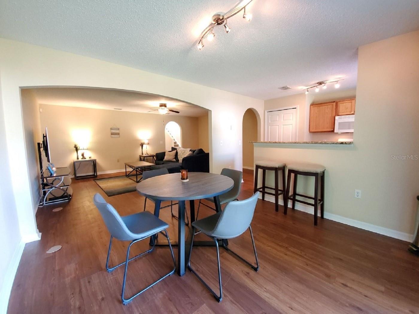 ASHBURN SQUARE TWNHMS - Residential