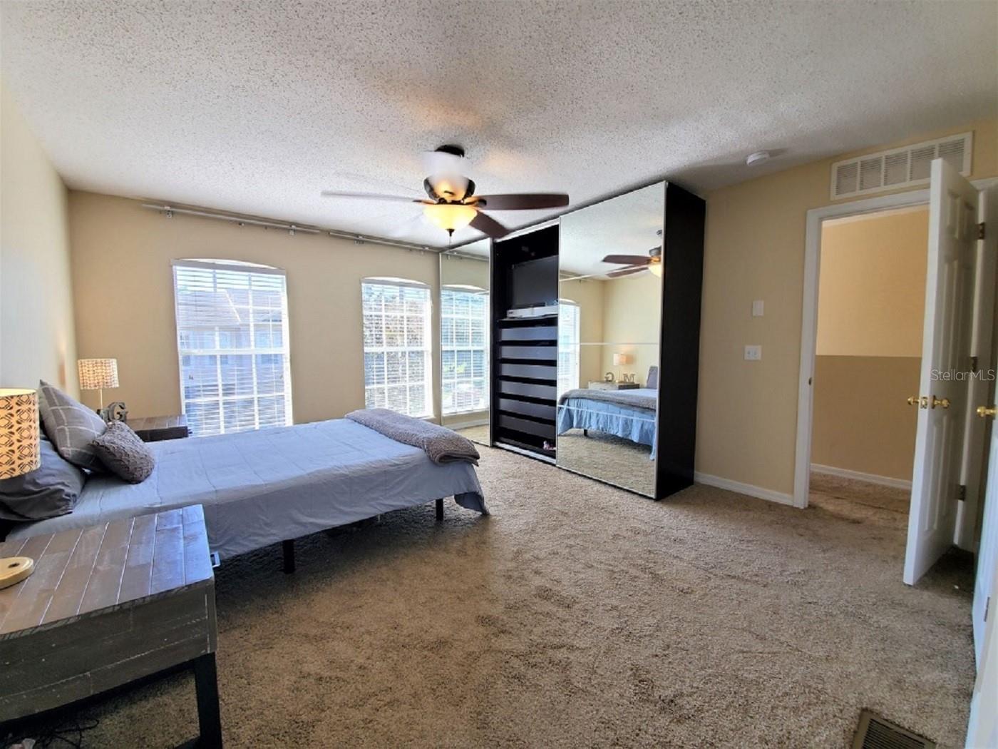 ASHBURN SQUARE TWNHMS - Residential