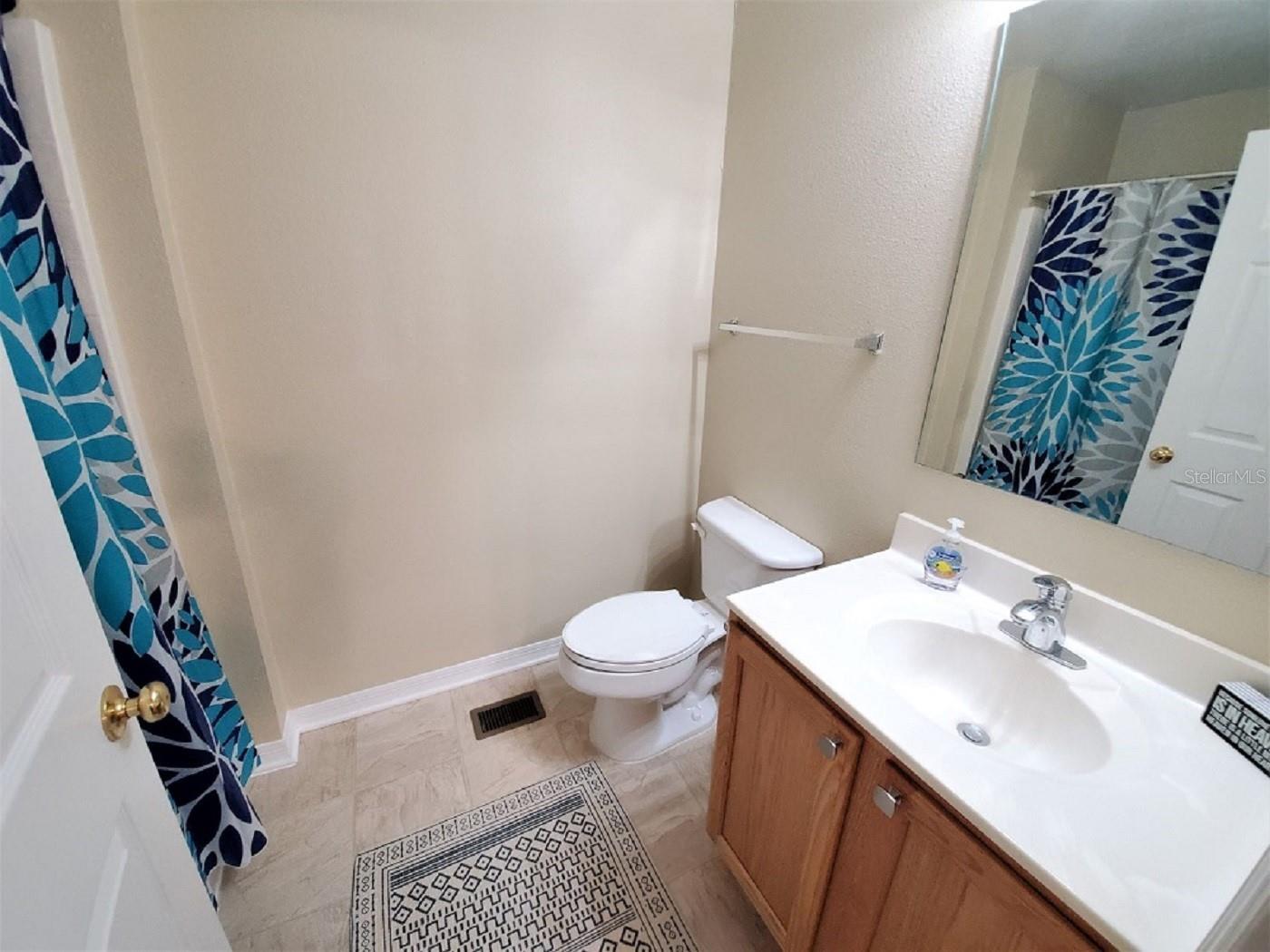 ASHBURN SQUARE TWNHMS - Residential