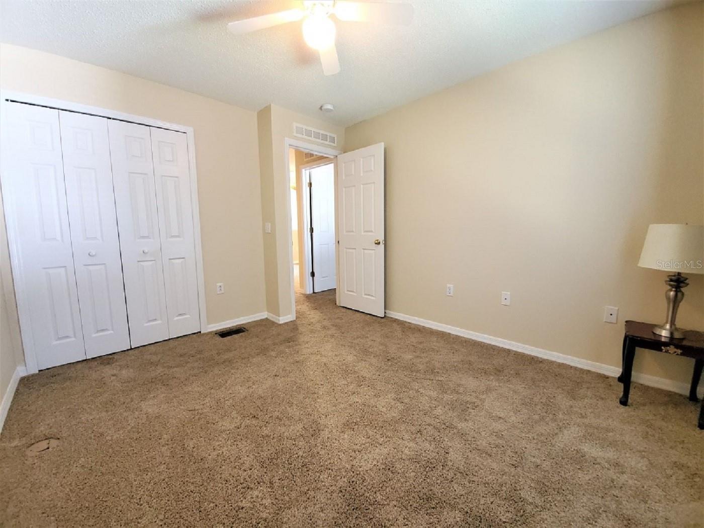 ASHBURN SQUARE TWNHMS - Residential