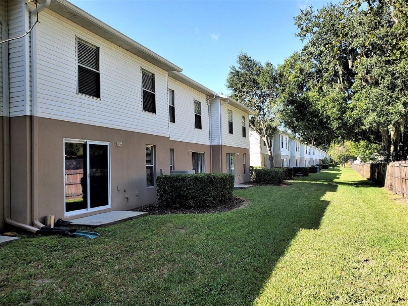 ASHBURN SQUARE TWNHMS - Residential